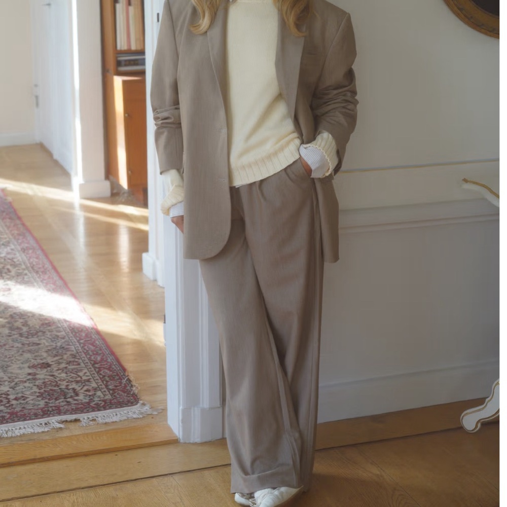 Djerf Avenue Favorite Pants - Picture 3 of 11